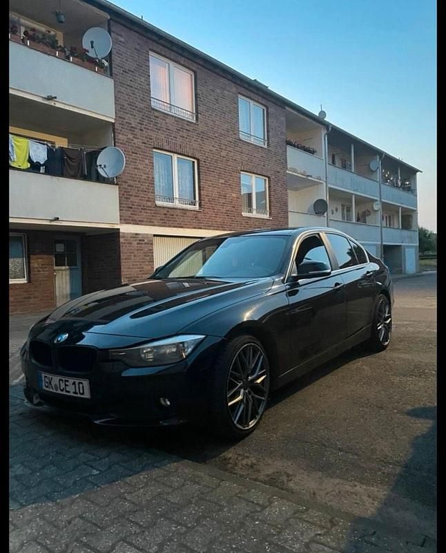 Schwarz Gebraucht 2014 BMW 318 Limousine | 9.000 € (Fairer Preis) - Bild 1/4