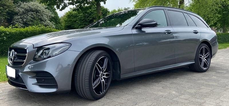 Gebraucht Mercedes E220 AMG 194 PS (142 kW) 2019 Grau Kombi
