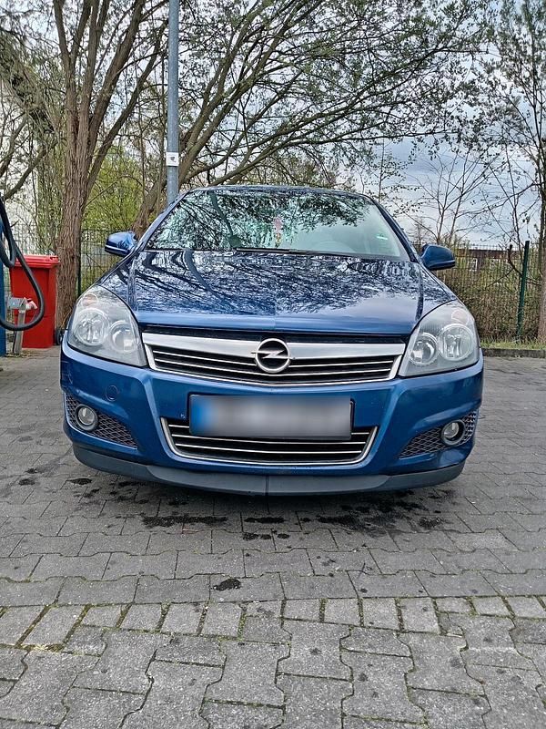Gebraucht Opel Astra 131 PS (96 kW) 2010 Blau Kombi