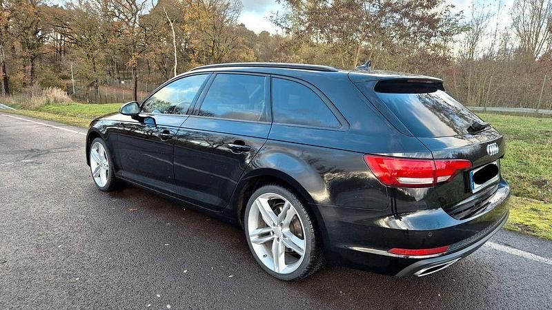 Gebraucht Audi A4 122 PS (89 kW) 2019 Schwarz Kombi