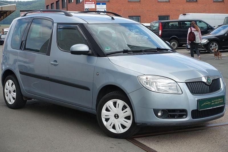 Blau Gebraucht 2010 Skoda Roomster Plus Edition Kombi | 6.490 € (Fairer Preis) - Bild 1/4