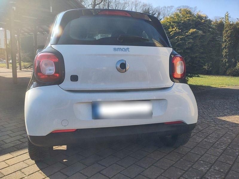 Gebraucht Smart ForFour Electric Drive 60 kW (82 PS) 2018 Weiß Kleinwagen