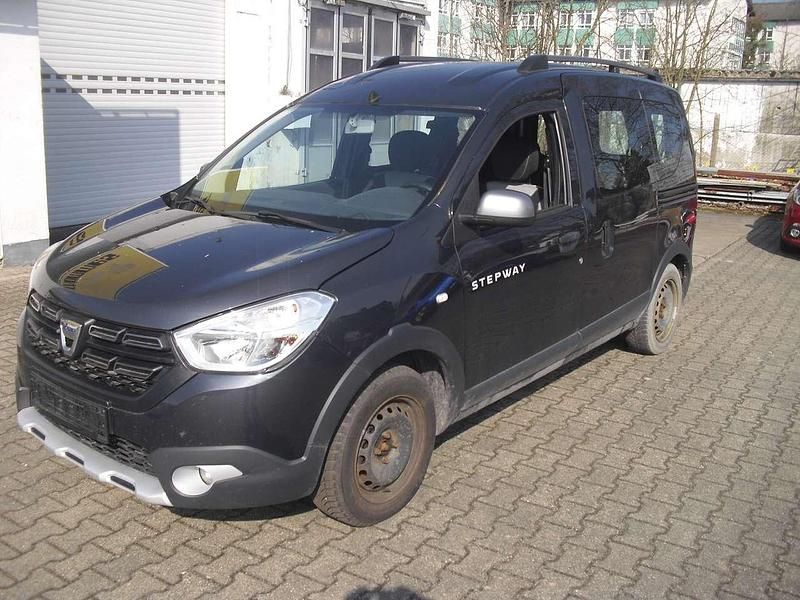 Gebraucht Dacia Dokker Stepway 131 PS (96 kW) 2020 Kometengrau (metallic) Van / Kleinbus