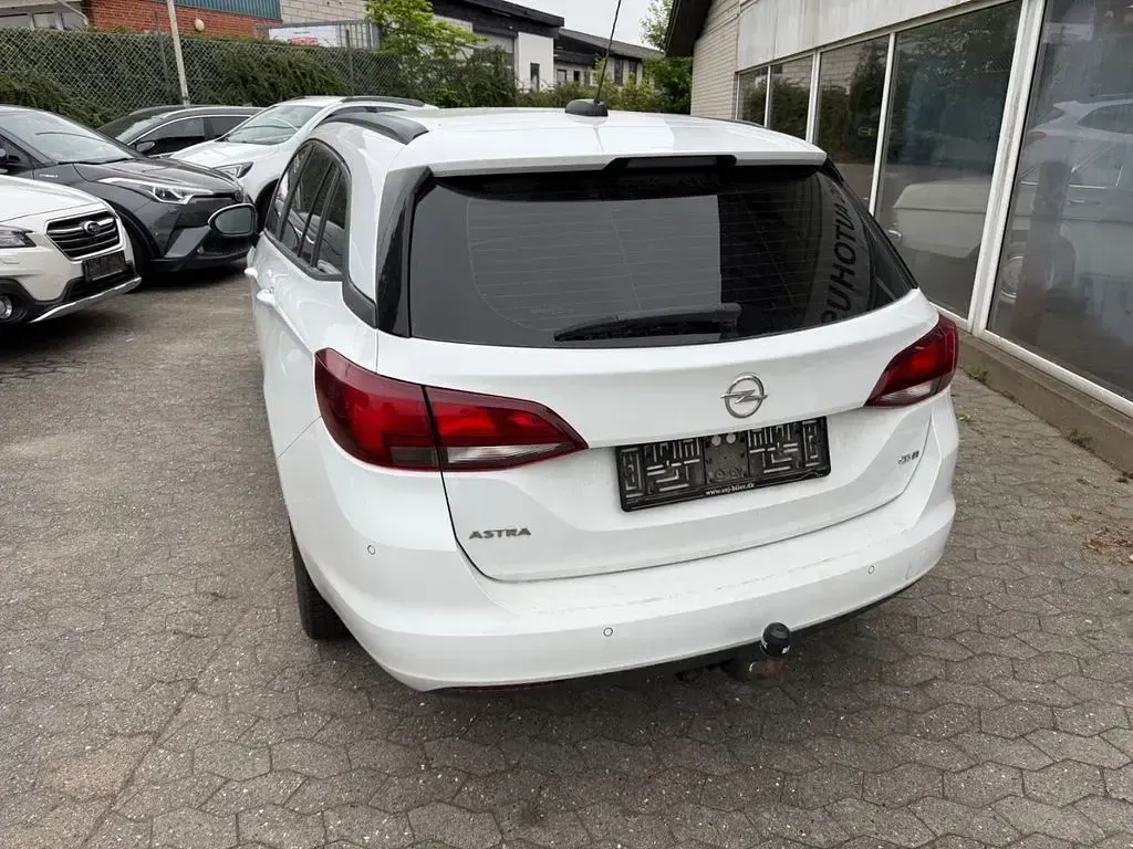 Gebraucht Opel Astra Edition 110 PS (80 kW) 2016 Weiß Kombi