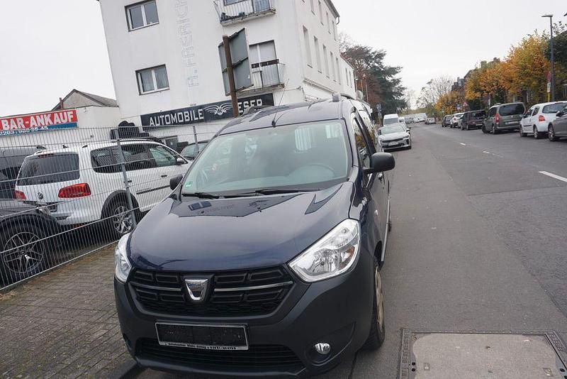 Blau Gebraucht 2017 Dacia Dokker Ambiance Van / Kleinbus | 5.999 € (Superpreis) - Bild 1/4