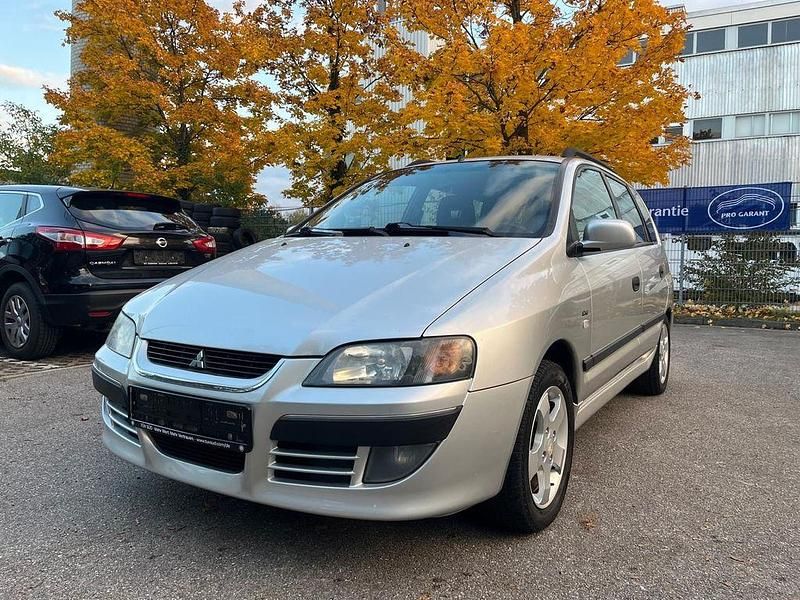 Grau Gebraucht 2004 Mitsubishi Space Star Van / Kleinbus | 2.490 € (Etwas zu teuer) - Bild 1/4