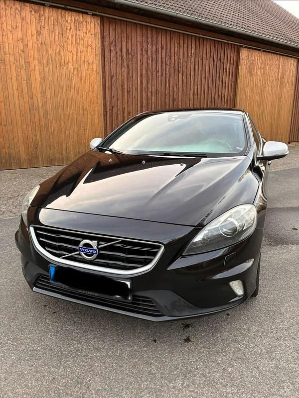 Gebraucht Volvo V40 122 PS (89 kW) 2015 Schwarz Kombi