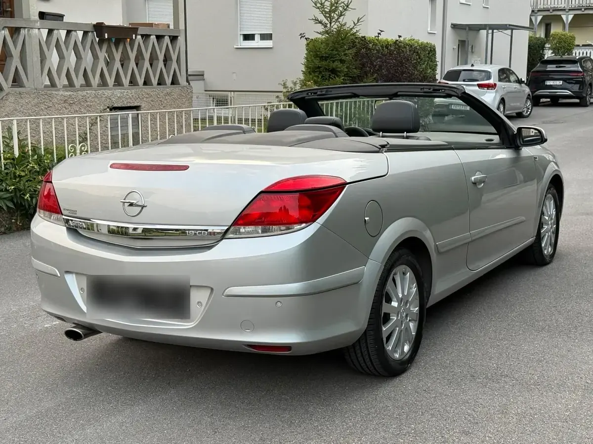 Gebraucht Opel Astra 150 PS (110 kW) 2010 Cabrio