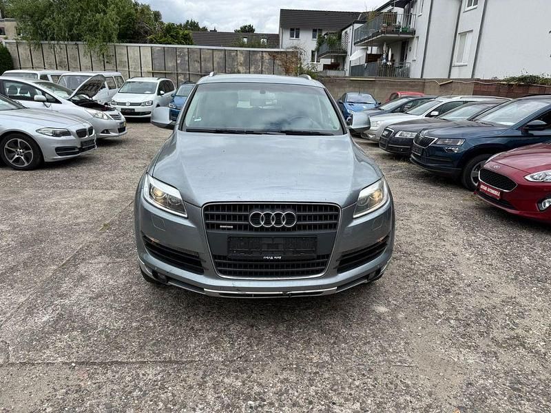 Grau Gebraucht 2007 Audi Q7 Ambiente SUV | 5.490 € - Bild 1/4