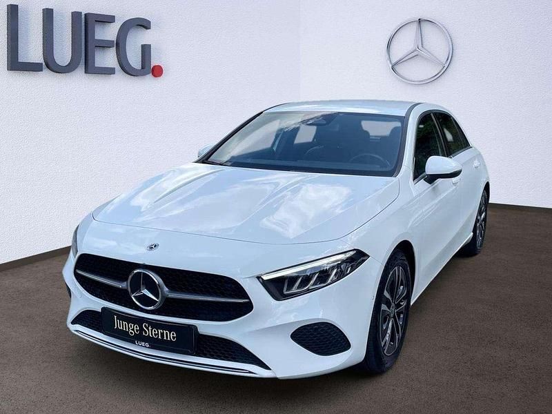 Unilack polarweiß Gebraucht 2023 Mercedes A180 Limousine | 26.720 € (Fairer Preis) - Bild 1/4