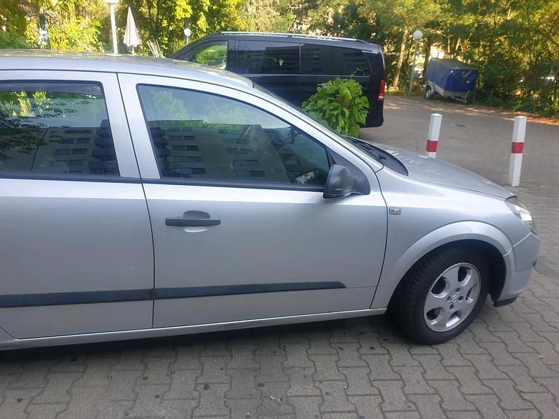 Gebraucht 2004 Opel Astra Kombi | 1.800 € - Bild 1/4