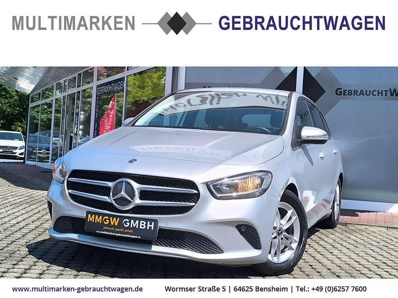 Silber Gebraucht 2020 Mercedes B180 Style Van / Kleinbus | 17.490 € (Guter Preis) - Bild 1/4