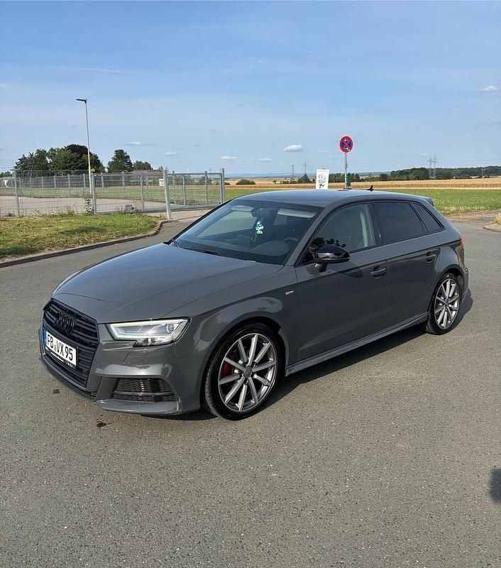 Grau Gebraucht 2019 Audi A3 S-Line Kleinwagen | 16.490 € (Superpreis) - Bild 1/4