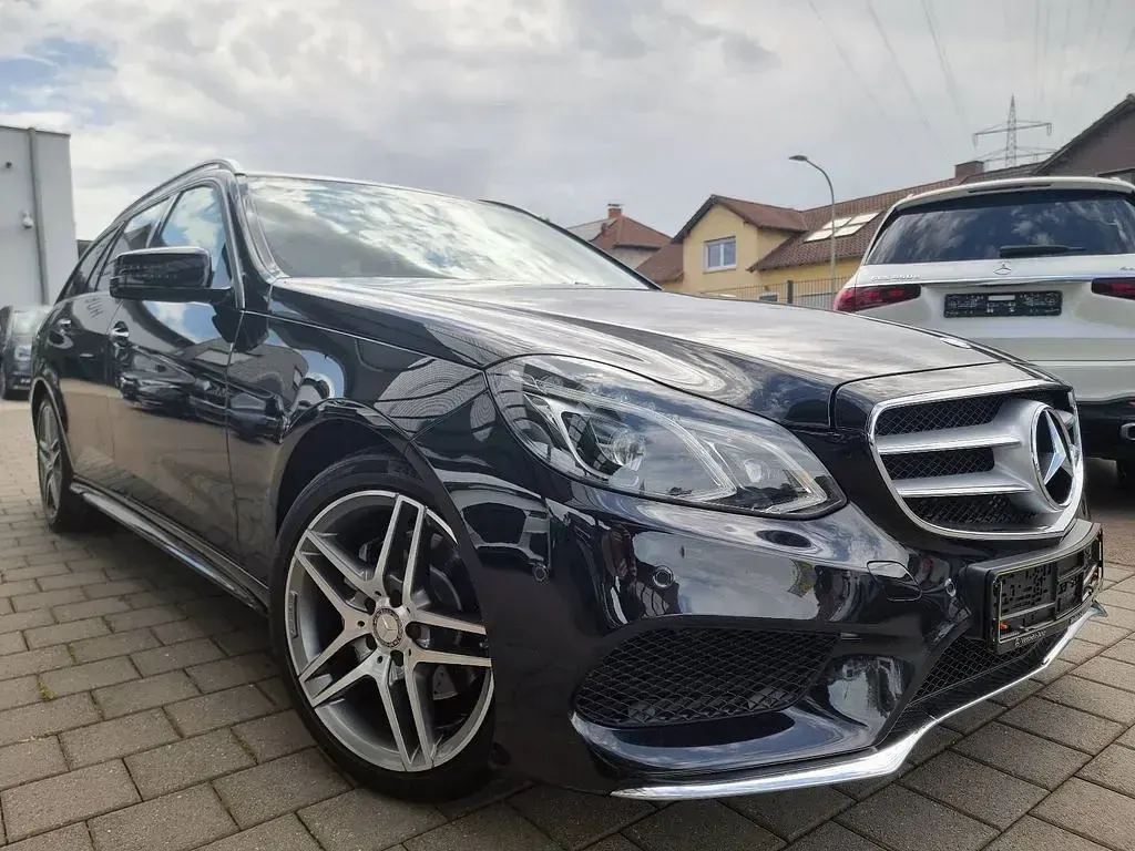 Gebraucht Mercedes E250 AMG 204 PS (150 kW) 2015 Schwarz Limousine