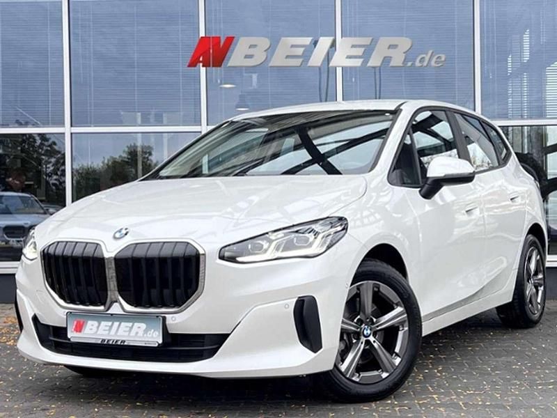 Mineralweiss metallic Gebraucht 2024 BMW 218 Active Tourer Van / Kleinbus | 29.890 € (Superpreis) - Bild 1/4