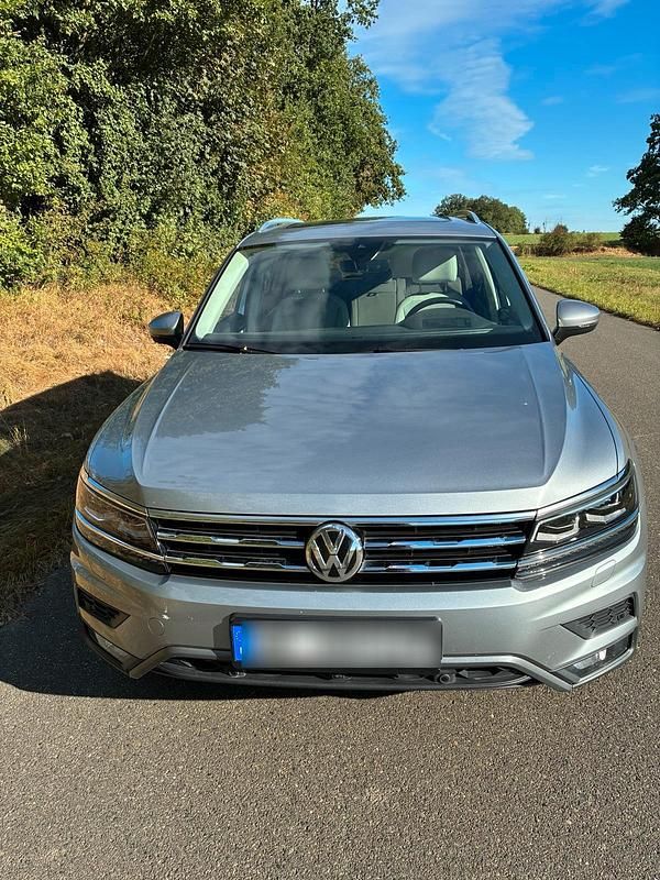 Silber Gebraucht 2020 VW Tiguan Allspace SUV | 29.999 € (Fairer Preis) - Bild 1/4