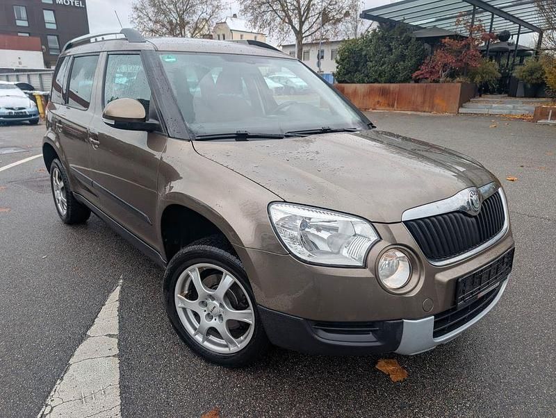 Braun Gebraucht 2010 Skoda Yeti Ambition SUV | 3.180 € (Superpreis) - Bild 1/4