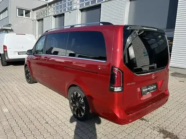 Gebraucht Mercedes V250 Avantgarde 190 PS (139 kW) 2025 Rot Van / Kleinbus