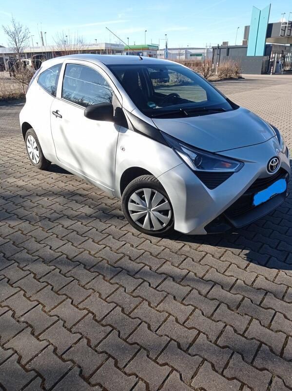 Silber Gebraucht 2020 Toyota Aygo Kleinwagen | 7.999 € (Guter Preis) - Bild 1/4
