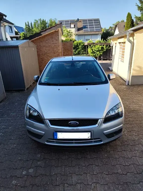 Gebraucht Ford Focus Titanium 125 PS (91 kW) 2006 Silber Limousine