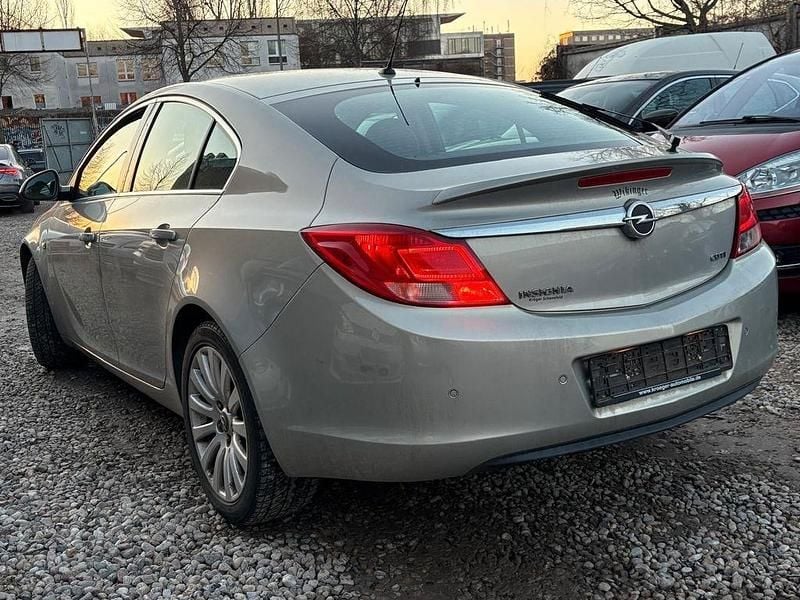 Gebraucht Opel Insignia Edition 131 PS (96 kW) 2009 Gold Limousine