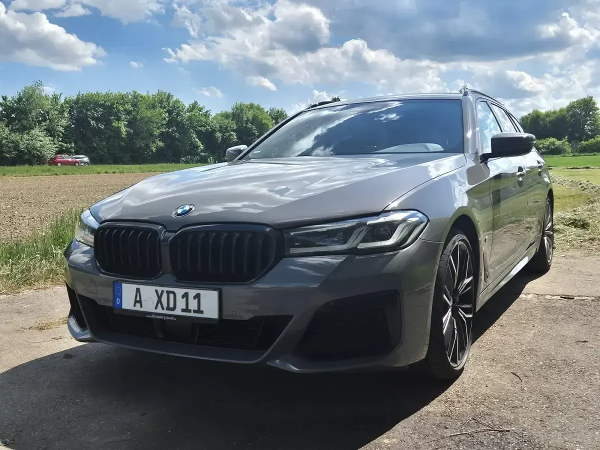 Gebraucht BMW 530 M Sport 286 PS (210 kW) 2022 Grau Kombi