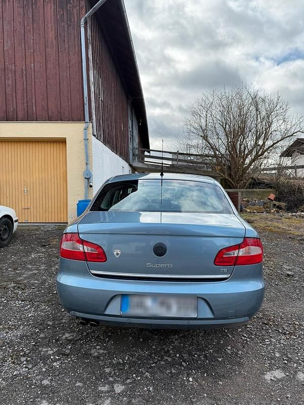 Gebraucht Skoda Superb 118 PS (86 kW) 2009 Grau Limousine