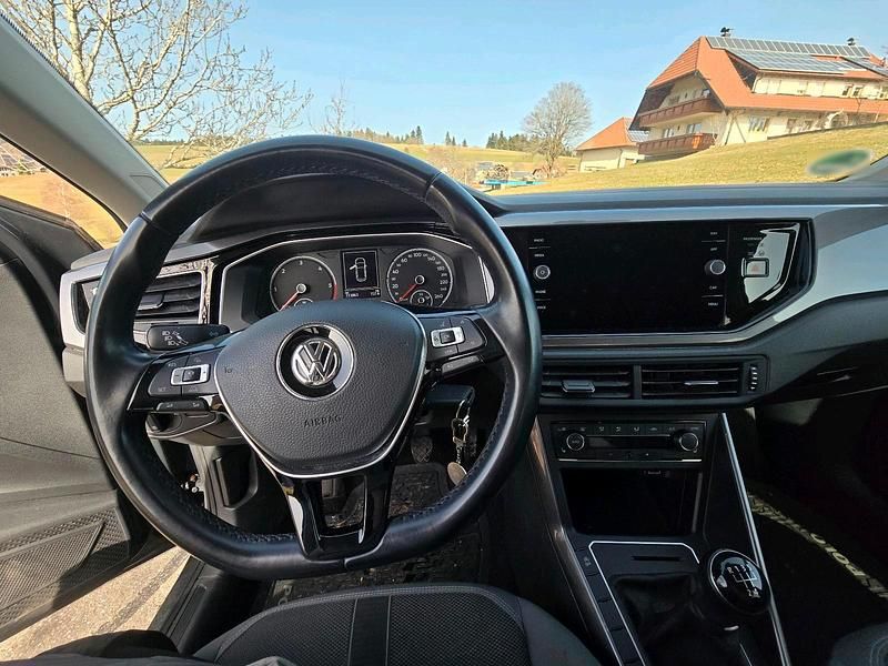 Gebraucht VW Polo 95 PS (69 kW) 2018 Grau Kleinwagen