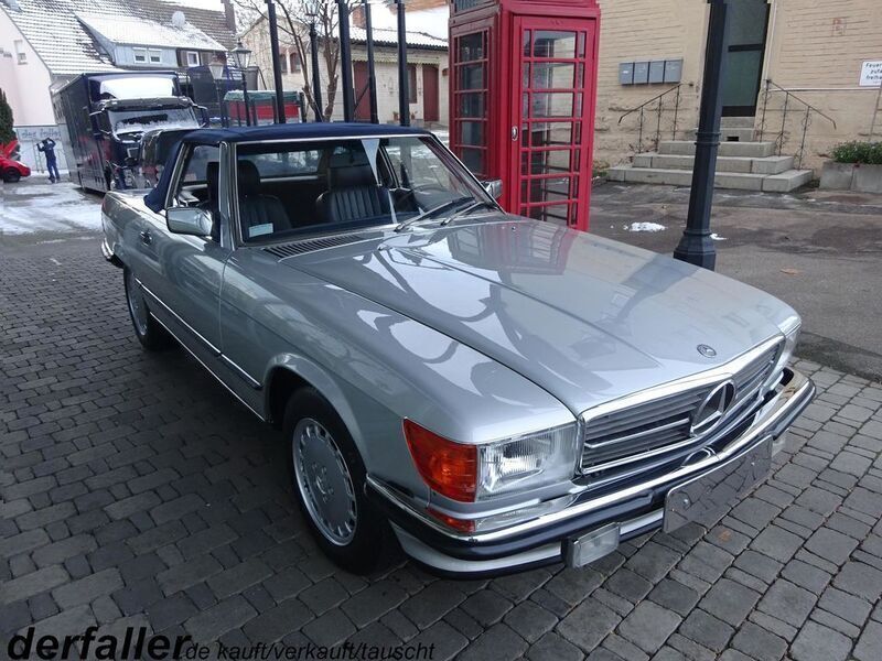 Blau Gebraucht 1988 Mercedes 560 Cabrio | 39.900 € - Bild 1/4