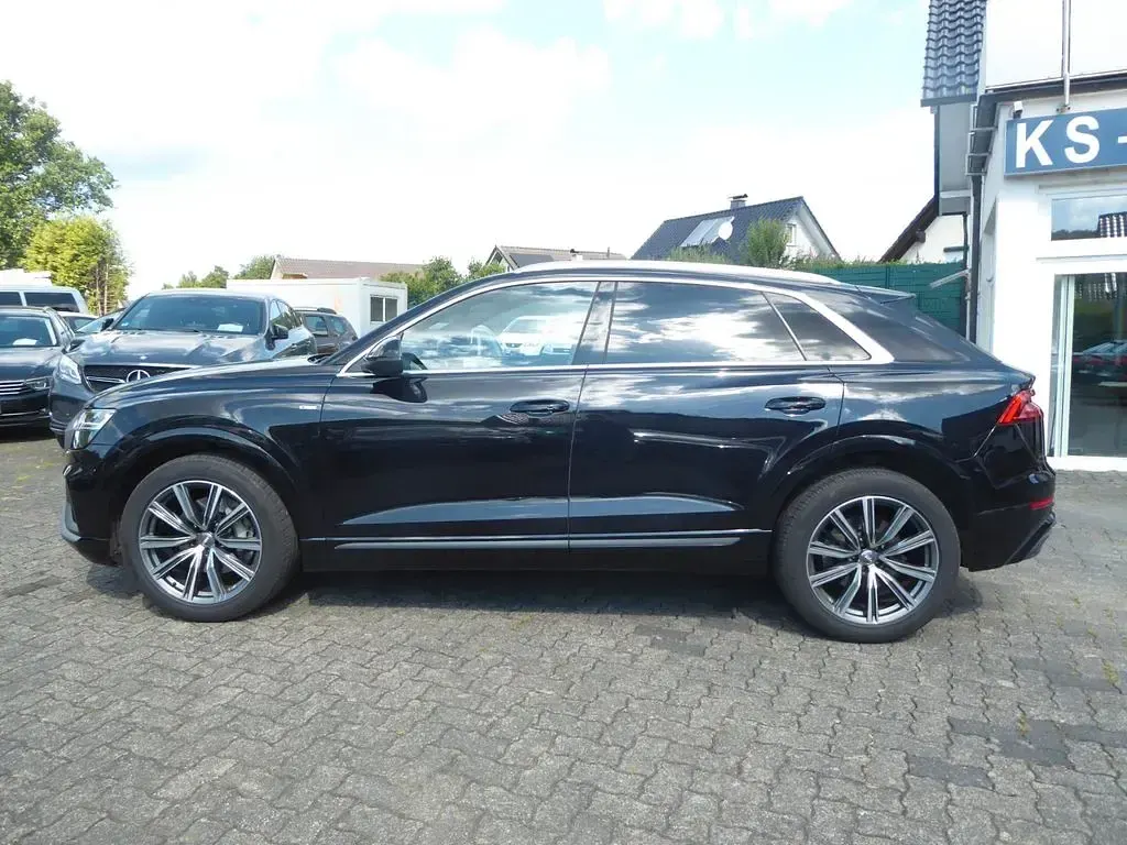 Gebraucht Audi Q8 S-Line 286 PS (210 kW) 2019 Orcaschwarz metallic SUV
