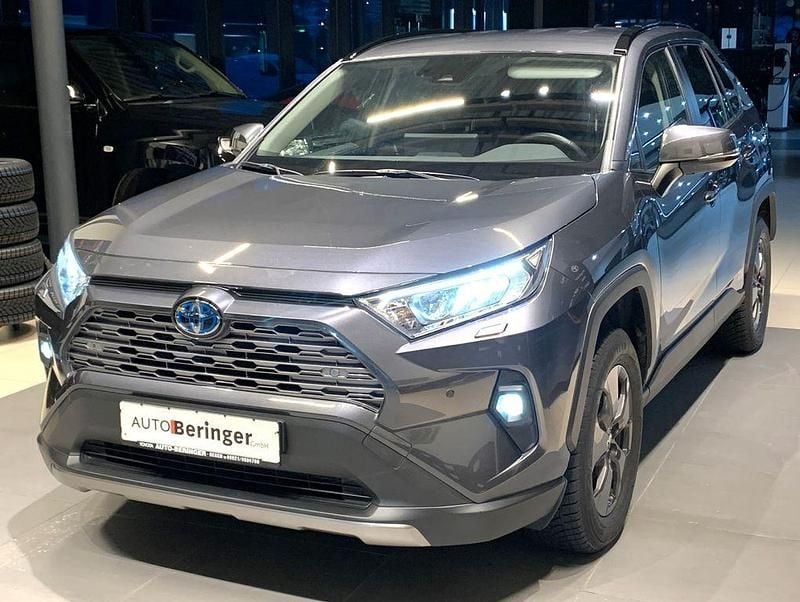 Grey metallic Gebraucht 2024 Toyota RAV4 Hybrid Team SUV | 39.900 € (Fairer Preis) - Bild 1/4