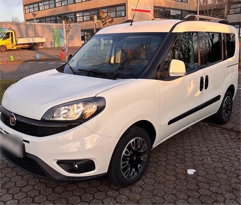 Weiß Gebraucht 2019 Fiat Doblò Van / Kleinbus | 11.900 € (Etwas zu teuer) - Bild 1/4