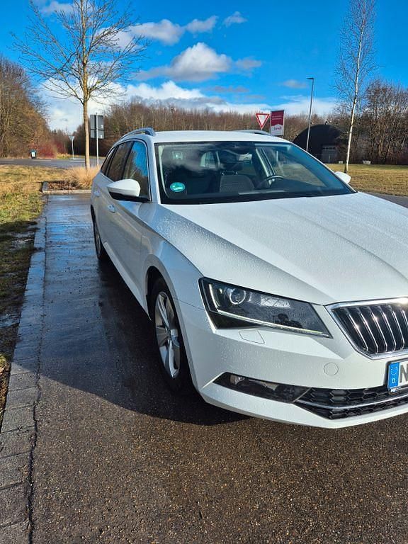 Gebraucht Skoda Superb Style 150 PS (110 kW) 2017 Weiß Kombi