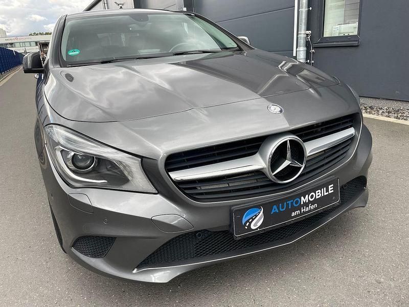 Grau Gebraucht 2014 Mercedes CLA200 Limousine | 15.990 € (Fairer Preis) - Bild 1/4