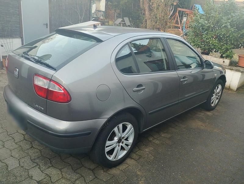 Second-hand Seat Leon 75 CP (55 kW) 2004 Gri Hatchback
