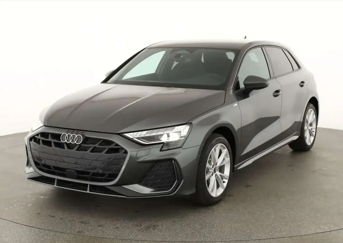 Neu Audi A3 S-Line 204 PS (150 kW) 2026 Daytonagrau metallic Limousine