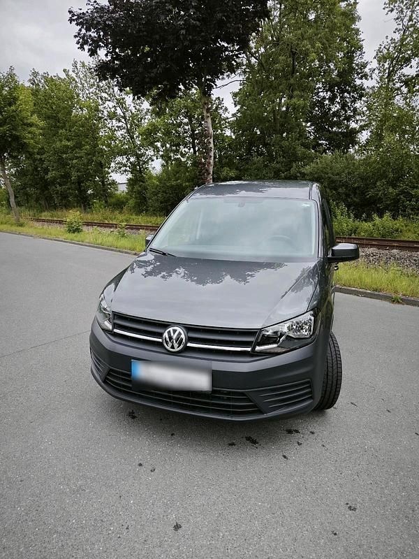 Grau Gebraucht 2020 VW Caddy Maxi Trendline Van / Kleinbus | 23.500 € (Superpreis) - Bild 1/4