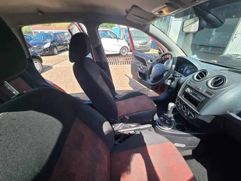 Gebraucht Ford Fiesta 80 PS (58 kW) 2007 Rot Kleinwagen