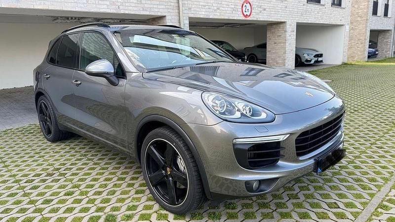 Grau Gebraucht 2016 Porsche Cayenne S SUV | 39.500 € (Fairer Preis) - Bild 1/4