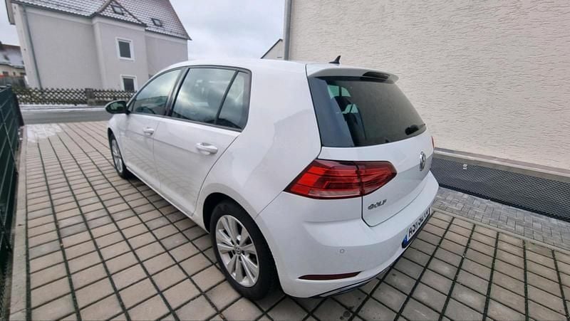 Gebraucht VW Golf VII 125 PS (91 kW) 2018 Weiß Limousine