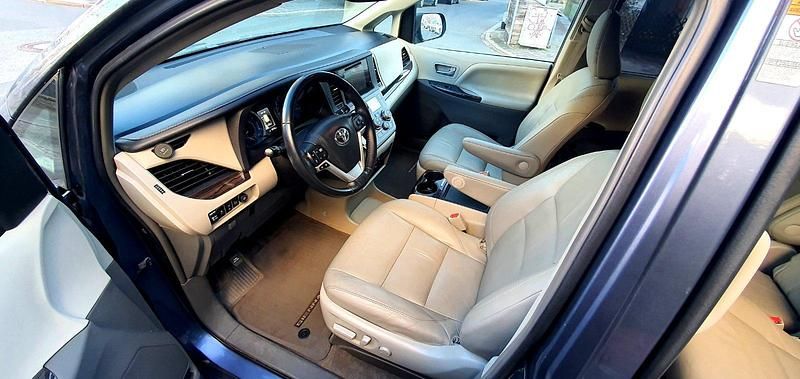 Gebraucht Toyota Sienna XLE 270 PS (198 kW) 2016 Blau Van / Kleinbus