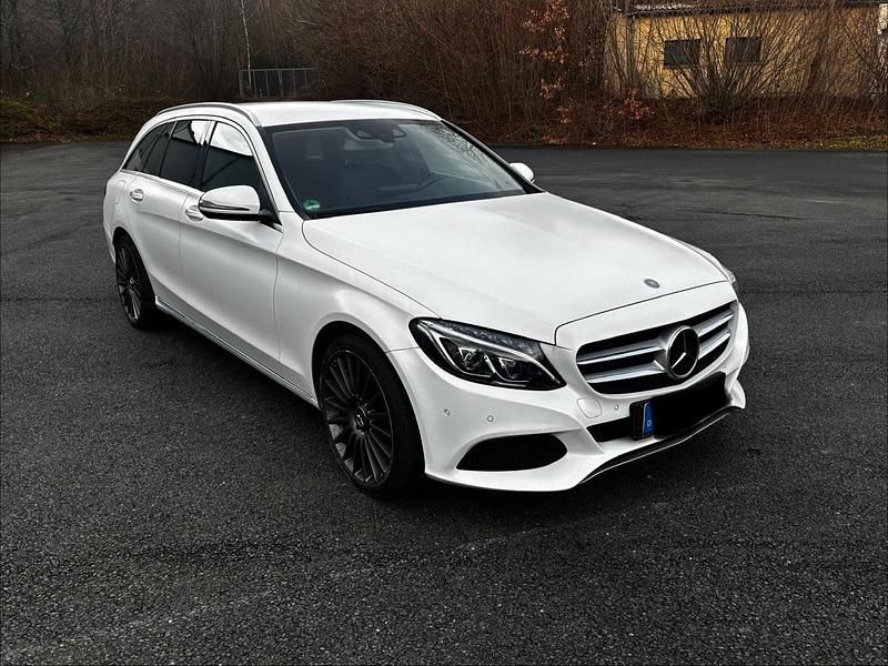 Gebraucht Mercedes C220 Avantgarde 170 PS (125 kW) 2016 Weiß Kombi