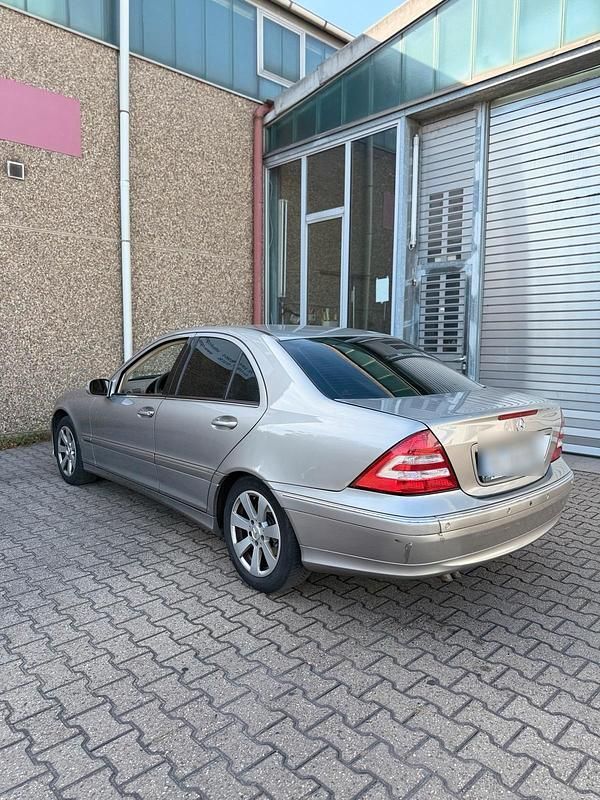 Silber Gebraucht 2006 Mercedes C180 Limousine | 4.650 € (Fairer Preis) - Bild 1/4