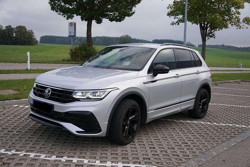 Grau Gebraucht 2020 VW Tiguan R-line SUV | 36.800 € (Teuer) - Bild 1/4