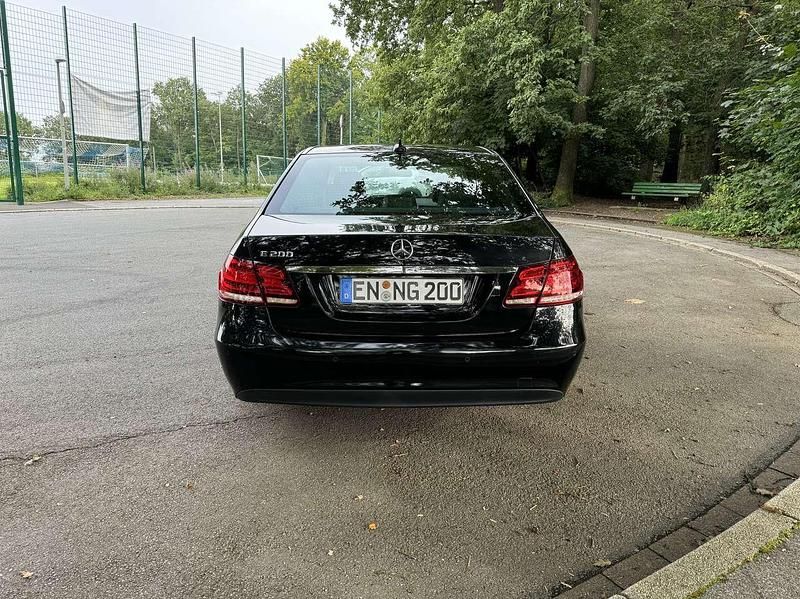 Gebraucht Mercedes E200 156 PS (114 kW) 2014 Schwarz Limousine