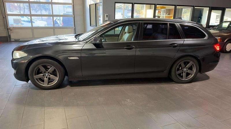 Gebraucht BMW 520 Sport Line 184 PS (135 kW) 2010 Sophistograu brillanteffekt Kombi