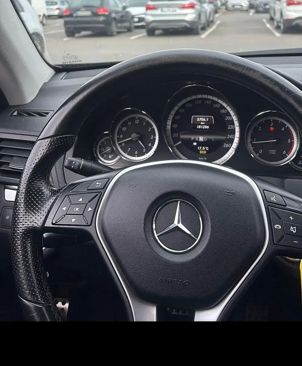 Gebraucht Mercedes E220 170 PS (125 kW) 2012 Schwarz Coupé