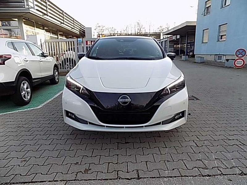 Gebraucht Nissan Leaf Tekna 160 kW (218 PS) 2024 Pearl white peareffekt dach Kleinwagen