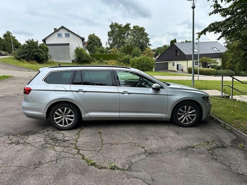 Silber Gebraucht 2018 VW Passat Kombi | 15.750 € (Guter Preis) - Bild 1/4