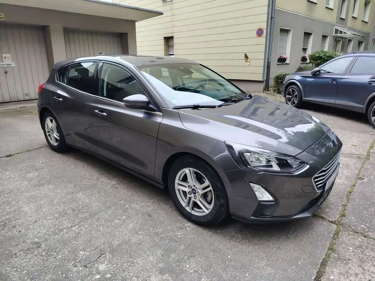 Gebraucht Ford Focus Cool & Connect 125 PS (91 kW) 2020 Grau Kleinwagen